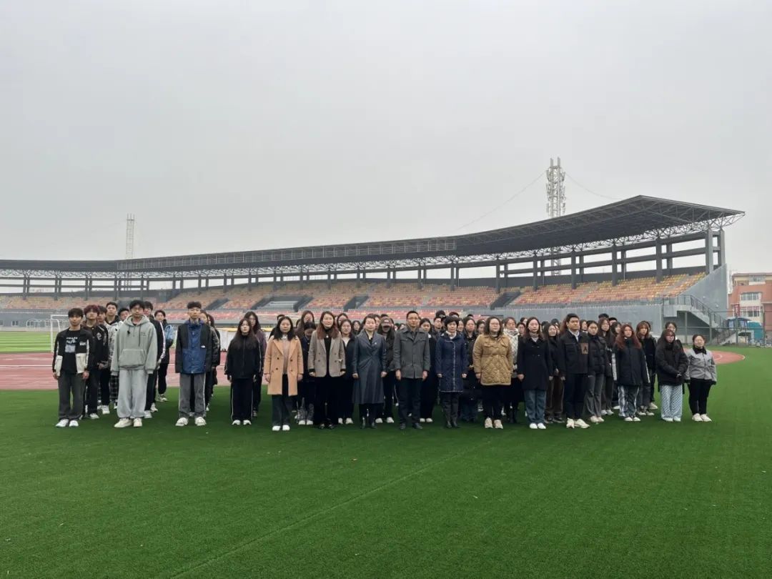 “缅怀先烈承遗志,奋楫扬帆新征程”